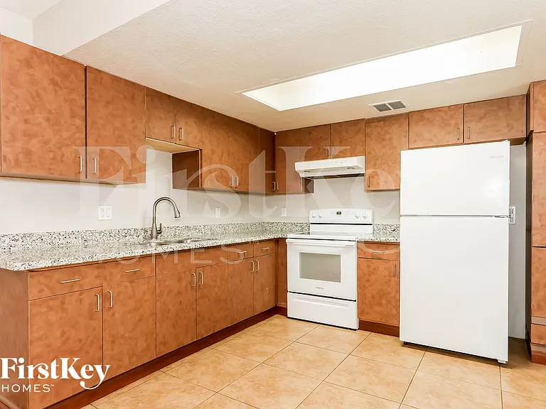 18216 N 24th Dr — Photo 5