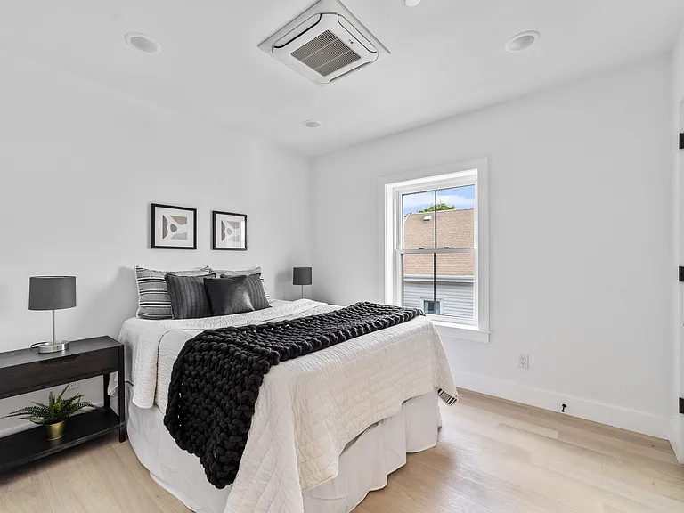 208 Spencer Ave #7 — Photo 13
