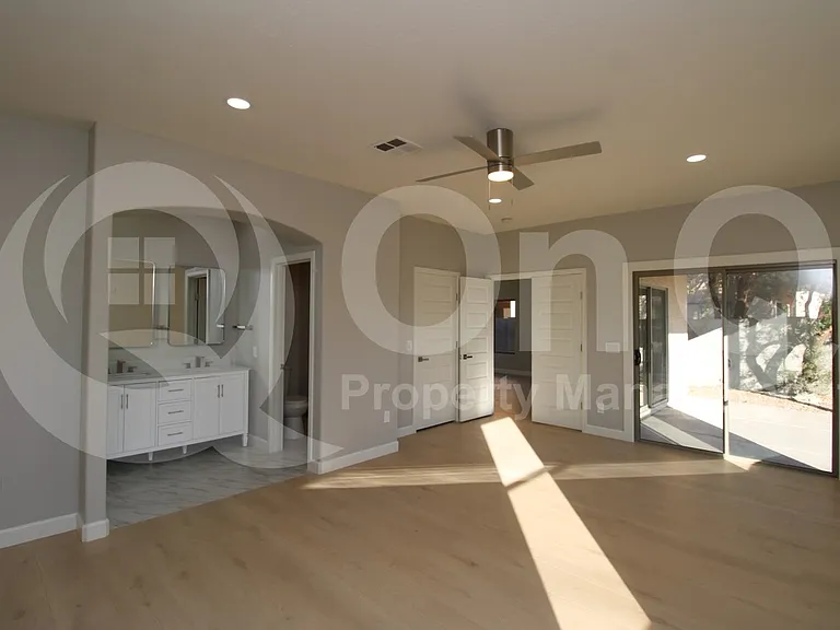 3003 E Kings Ave — Photo 11