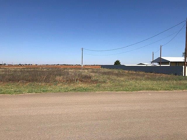 2nd image of 707 N County Road 1600