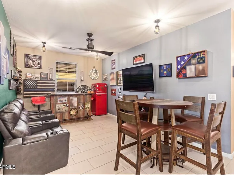 18630 W Lawrence Ln — Photo 12
