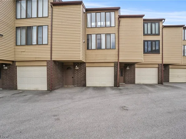 2111 Penguin Ave, Akron, OH 44319
