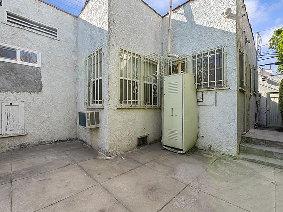 5th image of 7853 Waring Ave #7853