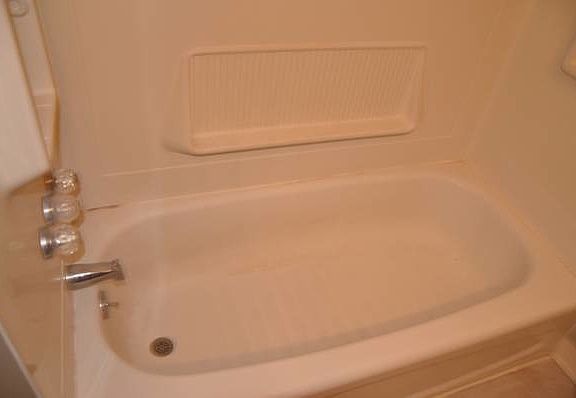 3rd image of 10 Wayne Ter APT 23