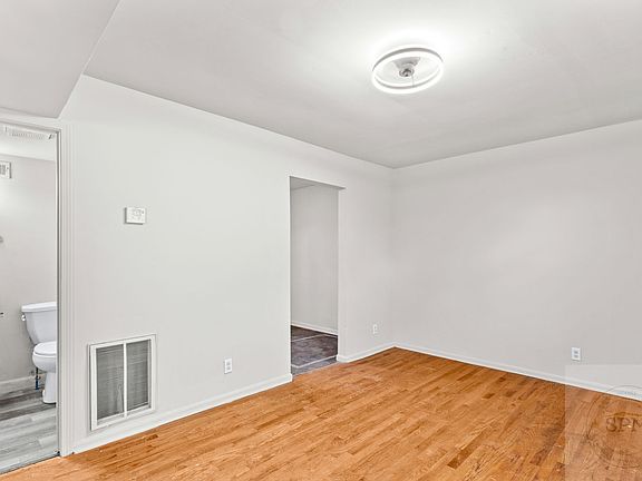4th image of 1814 W Jefferson St APT 3
