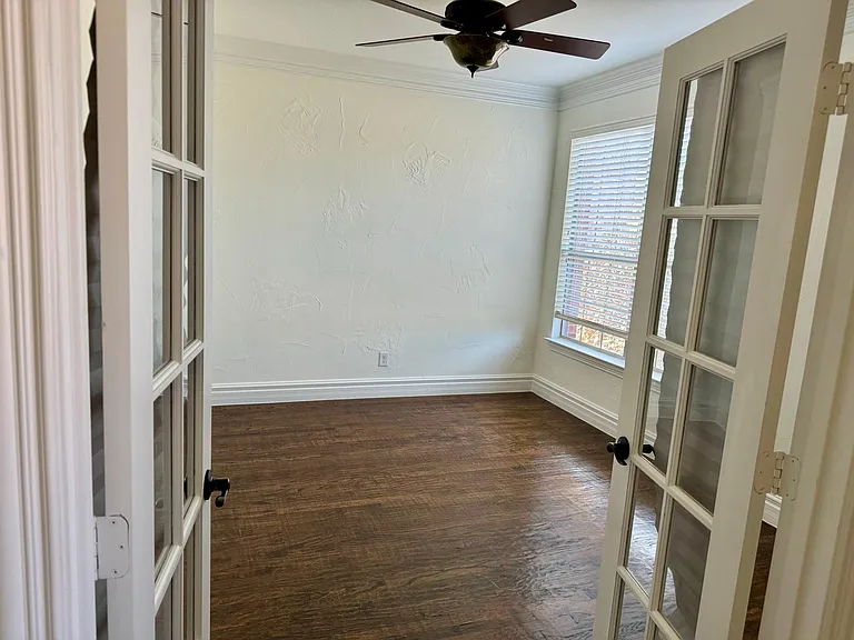 1305 Miami Dr — Photo 9