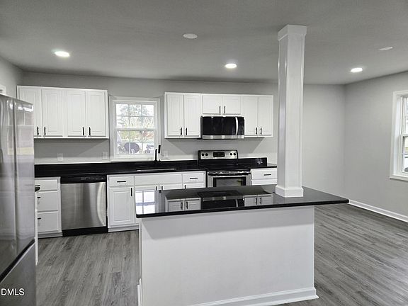 5th image of 231 Gary St