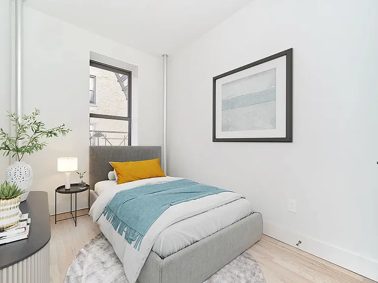 302 E 5th St #2D — Photo 3