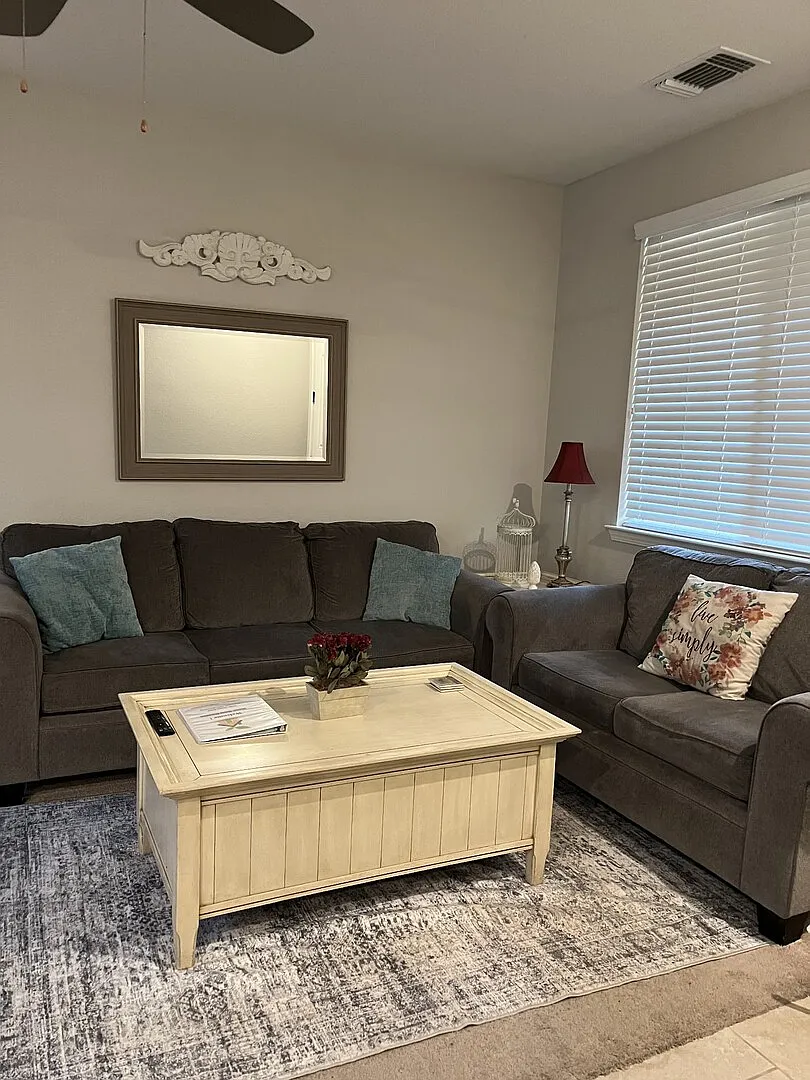 Furnished Luxury 1 Bedroom Home — Photo 2
