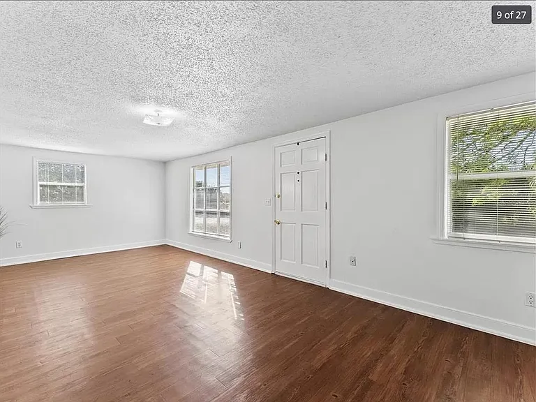 2515 Winston Ave — Photo 9