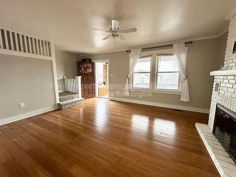 1112 Kelton Ave — Photo 6