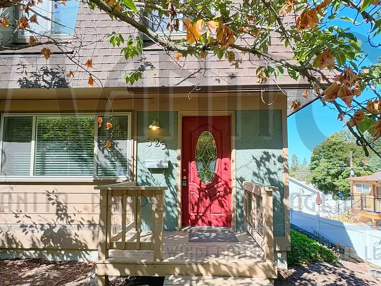 523 E 11th Ave — Photo 2