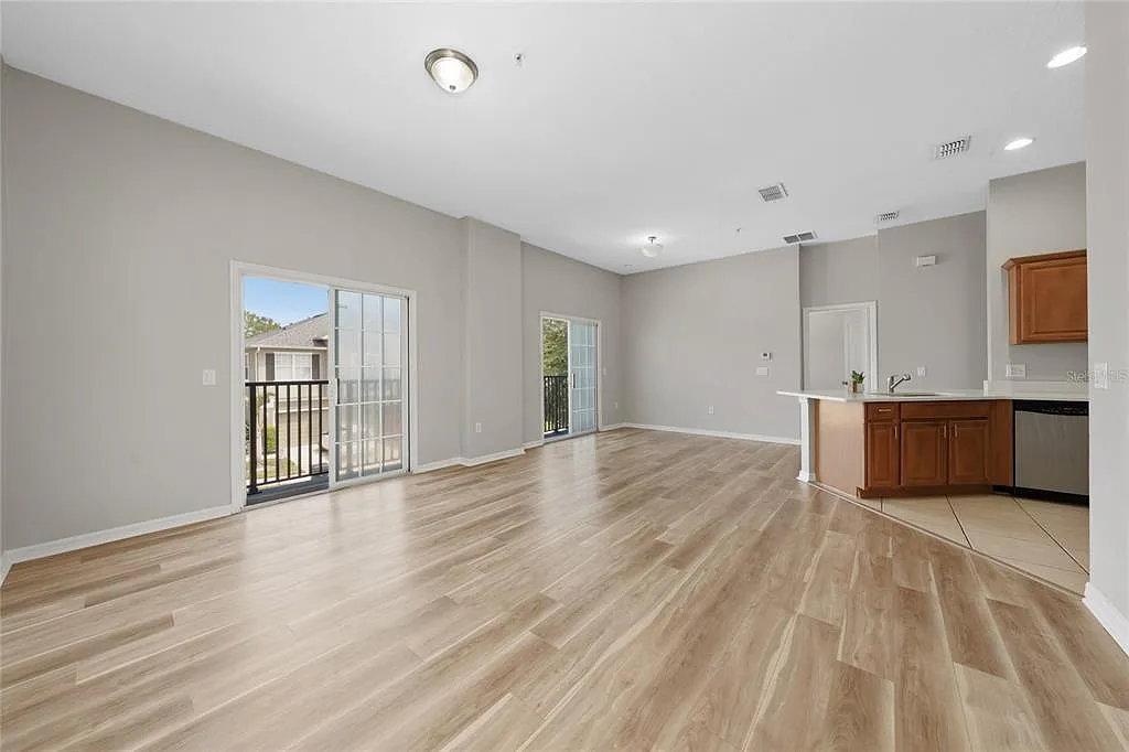 2 bed, 2.0 bath, 1200 sqft, $2,095 — Photo 4
