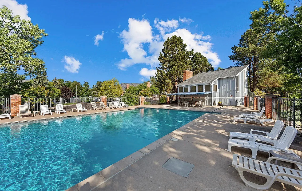 2 bed, 1.5 bath, 1335 sqft, $1,750 — Photo 3