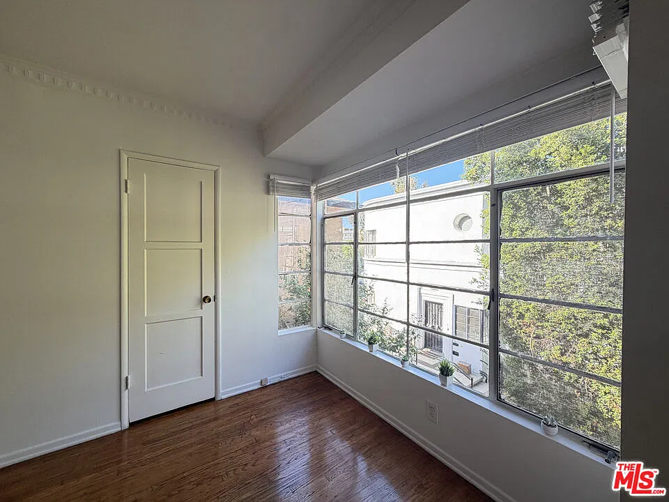 1 bed, 1.0 bath, 5824 sqft, $2,400 — Photo 4
