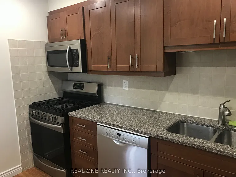 1580 Lancaster Dr #28 — Photo 4