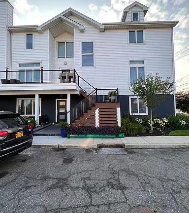 4th image of 827 W Park Ave