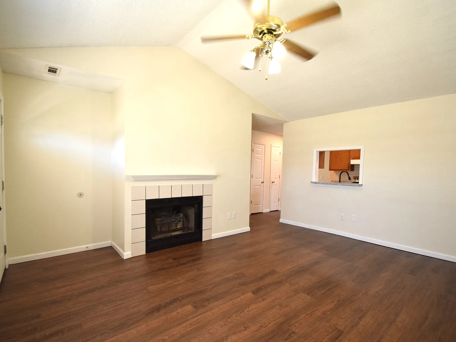 3 bed, 1174 sqft, $1,500 — Photo 2