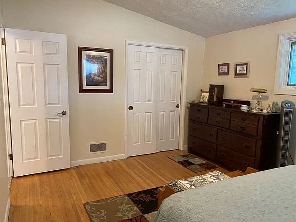 4th image of 519 S Baytree Ave