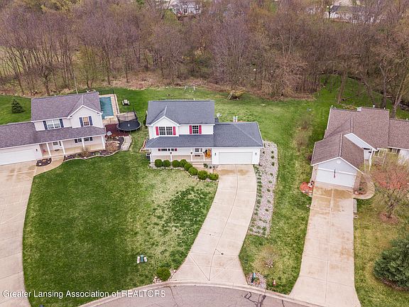 5th image of 400 Blossom Dr