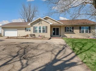 W1566 County Rd S, Pulaski, WI 54162