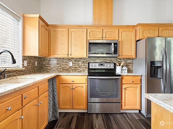 3rd image of 1046 Shawn Avenue