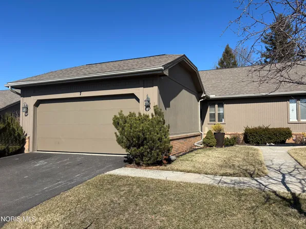 7 Meadowpond Dr, Perrysburg, OH 43551