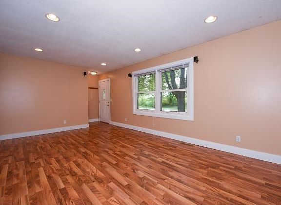 2nd image of 5946 Upper 183rd St W