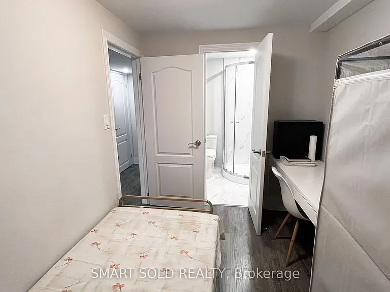 1040 Ossington Ave #BASEMENT — Photo 11
