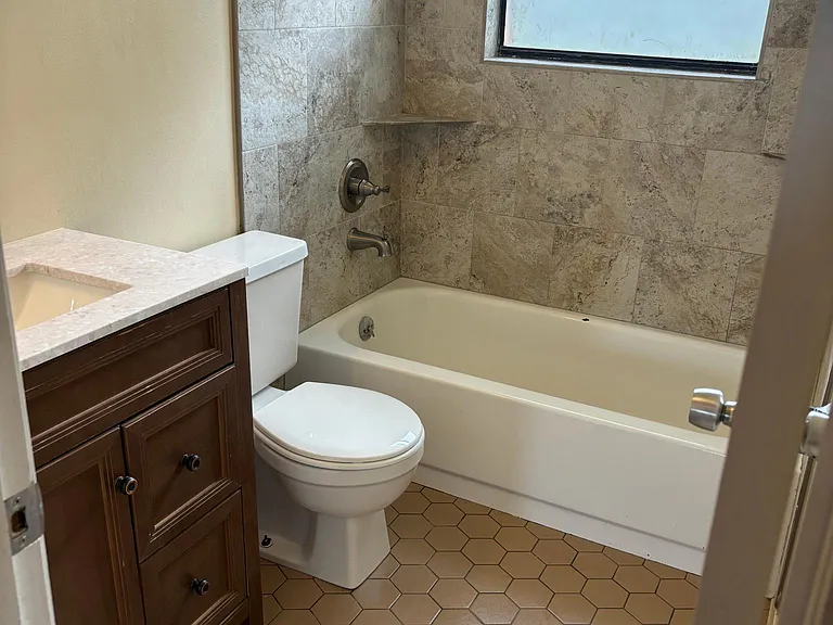 1806 Jenny Dr — Photo 6