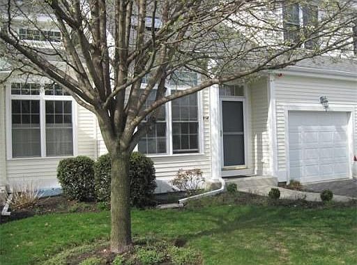 1st image of 9 Kingson Ln Unit 4