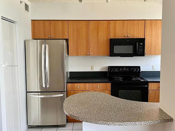 4th image of 1330 West Ave APT 606