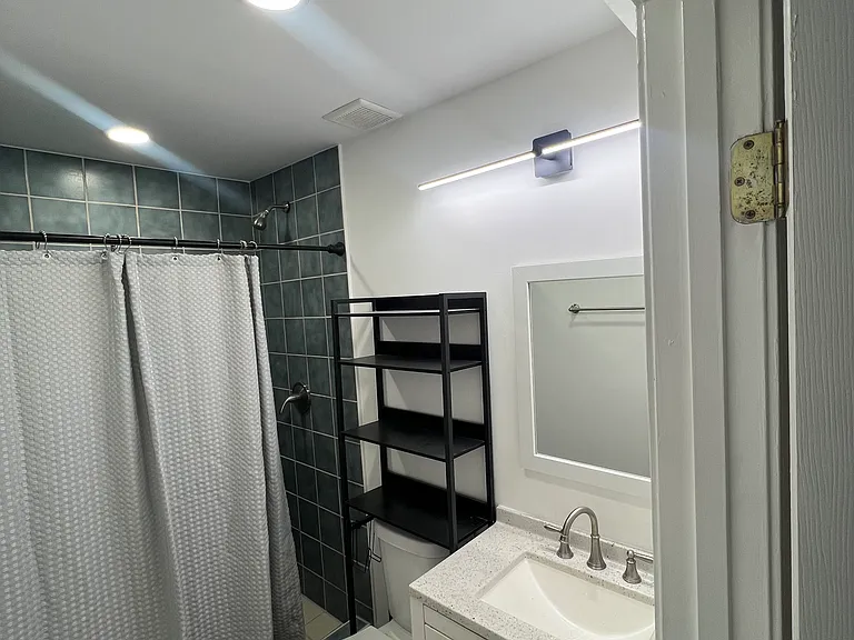 1419 Old Virginia Ct SE — Photo 2