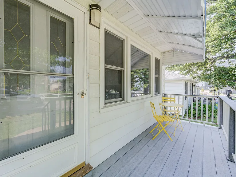 1170 Margaret Ln — Photo 2