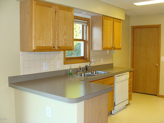 5th image of 134 Meadowlark Dr