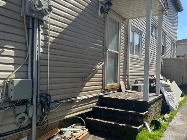 18 Taunton St #2, Staten Island, NY 10306