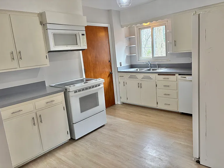 4033 Hillandale Rd #4 — Photo 4