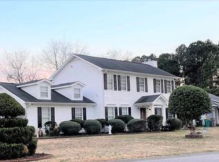 5429 Heather St, Hope Mills, NC 28348