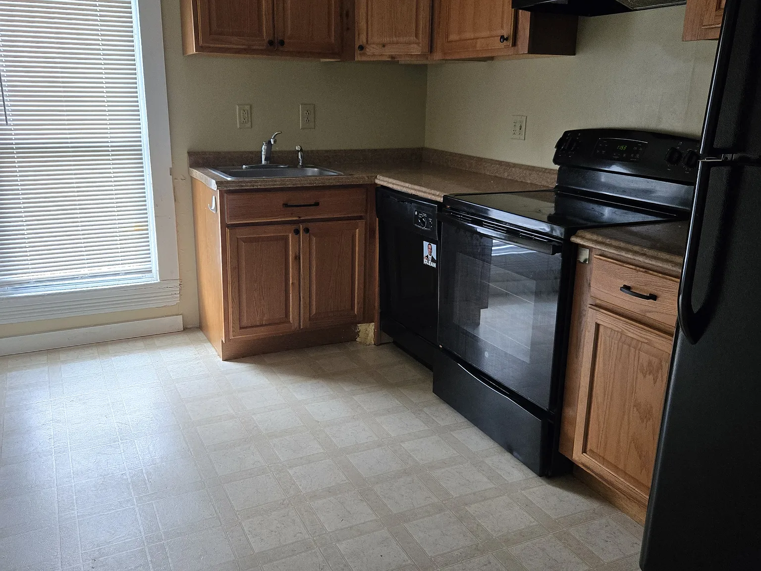 4 bed, 1020 sqft, $1,800 — Photo 4