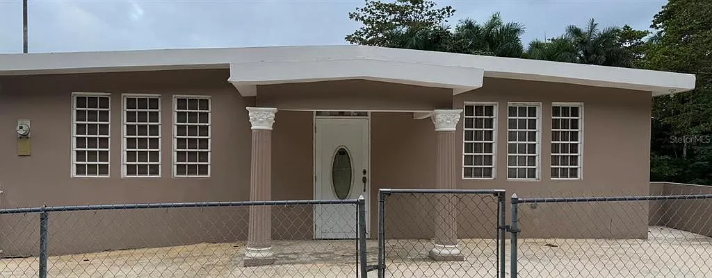3 bed, 1.0 bath, 984 sqft, $1,000 — Photo 1