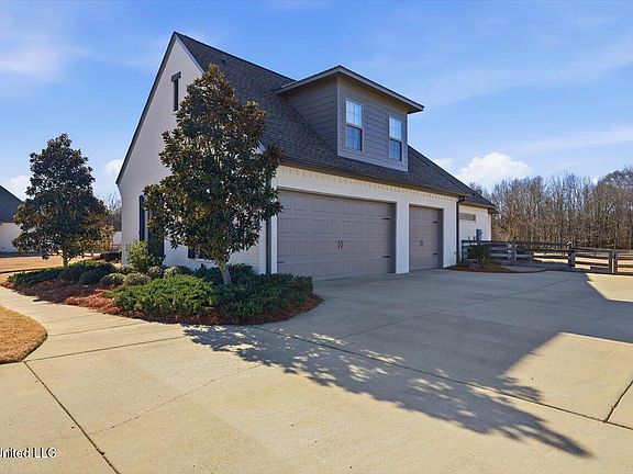 5th image of 127 Crossview Pl