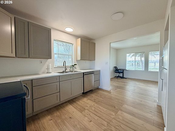 4th image of 32255 Baxter Rd