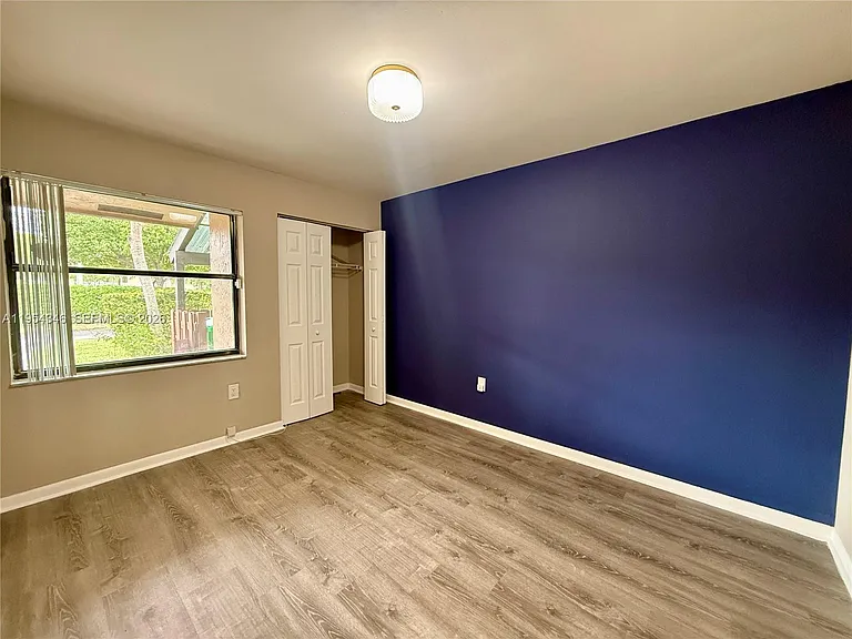 2550 N Nob Hill Rd — Photo 6