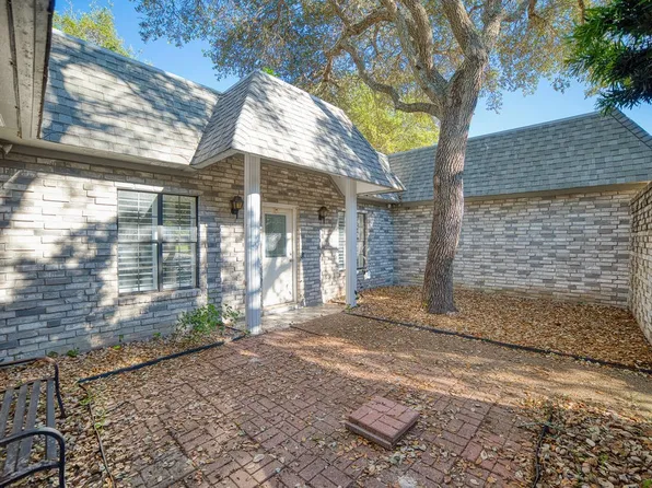 410 Fairway Oaks St, Rockport, TX 78382