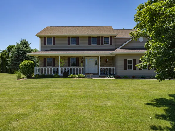 881 Pheasant Run Rd, Clinton, IA 52732