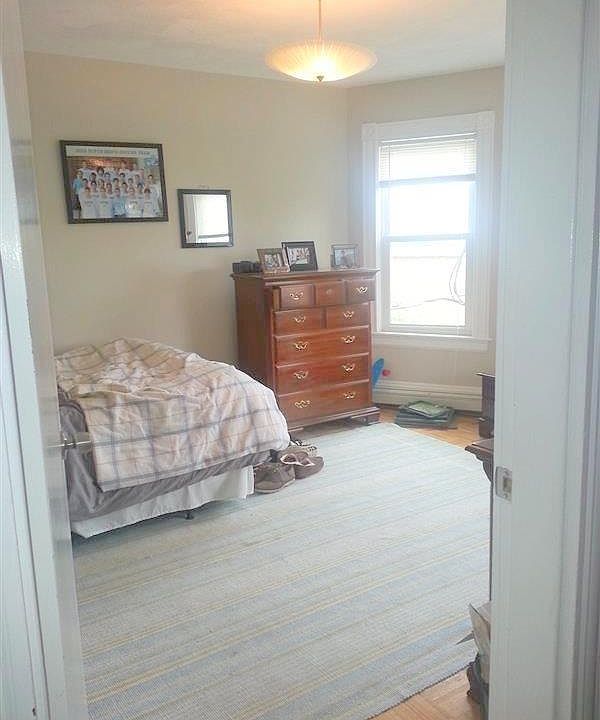 2nd image of 70 Willow St