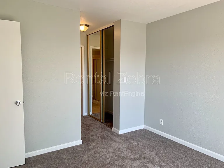 1592 Ashwood Dr — Photo 9