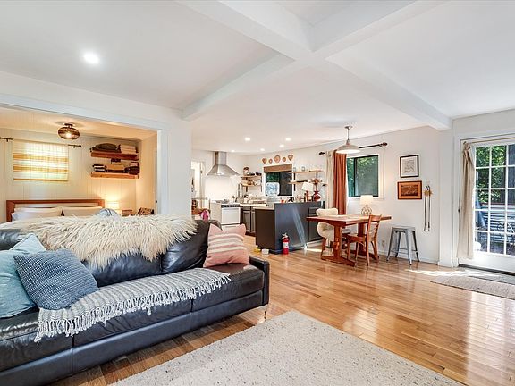 4th image of 9079 Middle Terrace