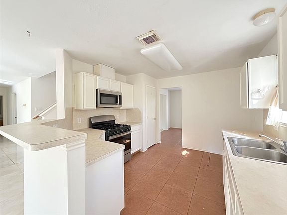 5th image of 3303 Bent Spring Ct