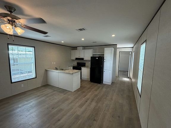3rd image of 131 Lakeside Garden Cir #131